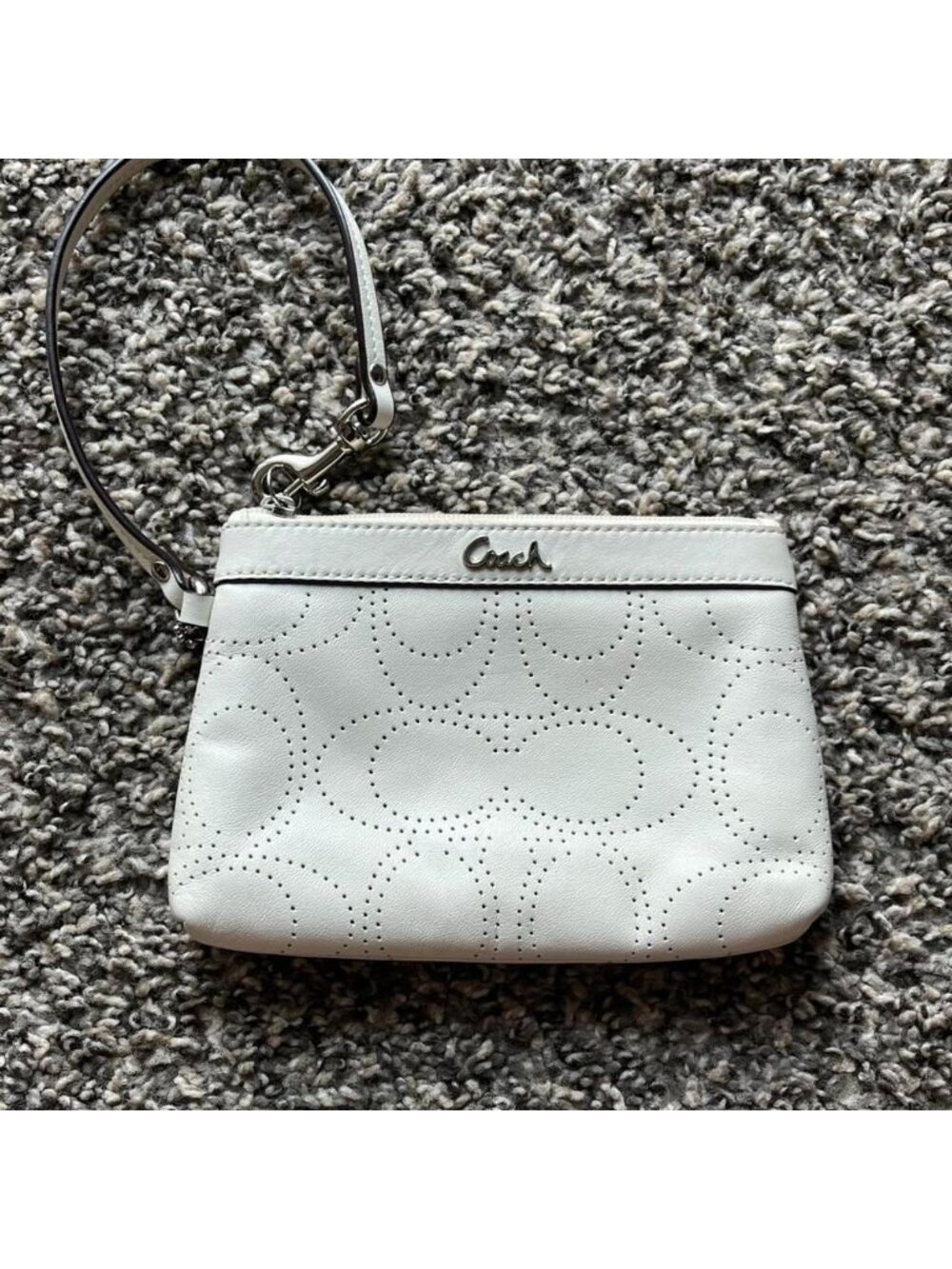 Coach‎ White Perforated Leather Wristlet Classic Signature C Utility Dainty Chic